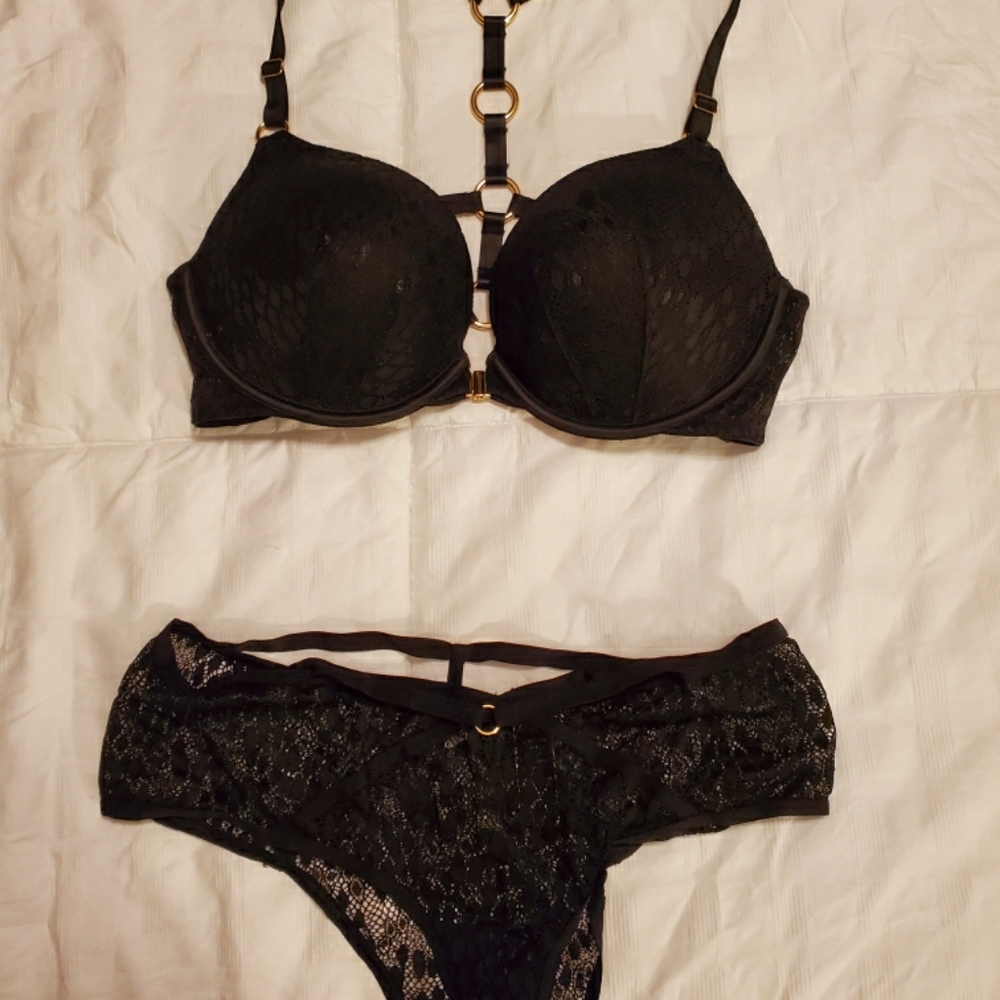 Very sexy Victoria's Secret bra & panties.